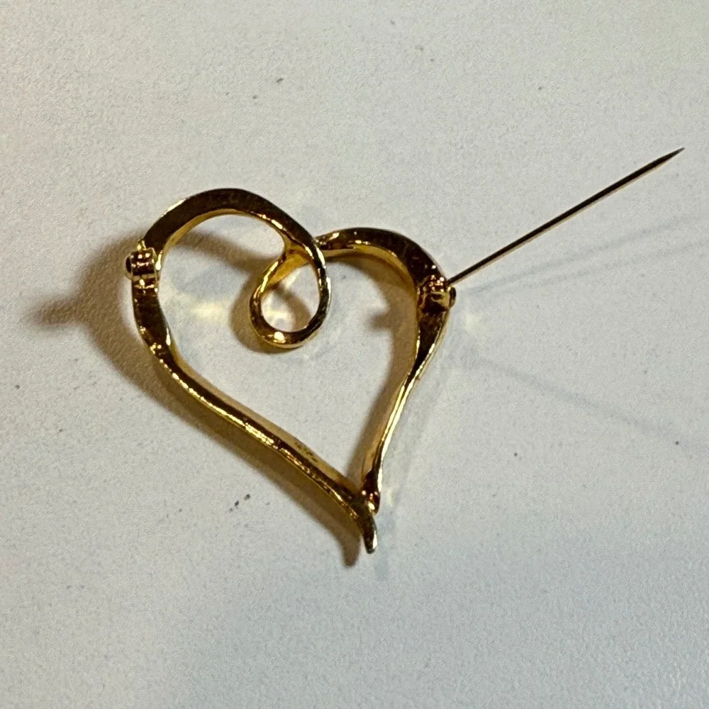 Heart Brooch‎ Gold Tone Modernist Open Swirl Design Women's Jewelry Pin